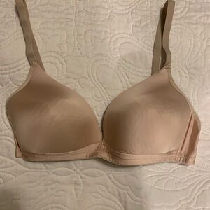 HANRO Women’s 80C-36C Satin Deluxe Soft Cup Bra Natural